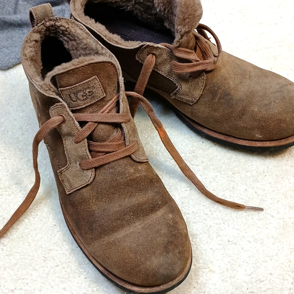UGG men's brown leather ankle boots. Size 9